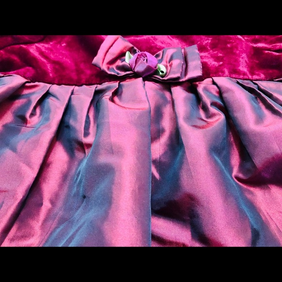 Thomas cute little girl’s gold maroon - Picture 3 of 8